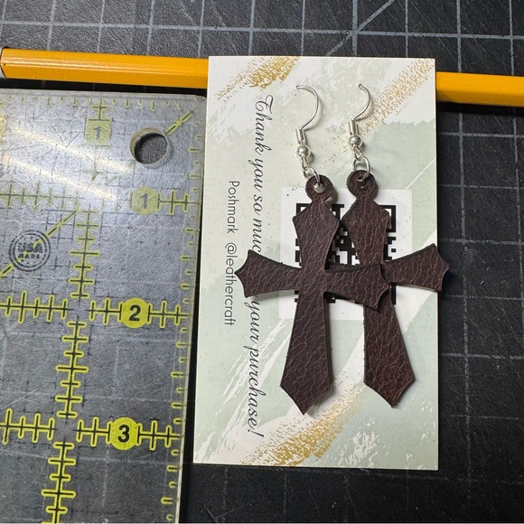 Christian cross earrings brown top grain leather hand crafted - Picture 4 of 5
